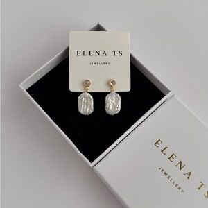 732 Pearl Stud Earrings